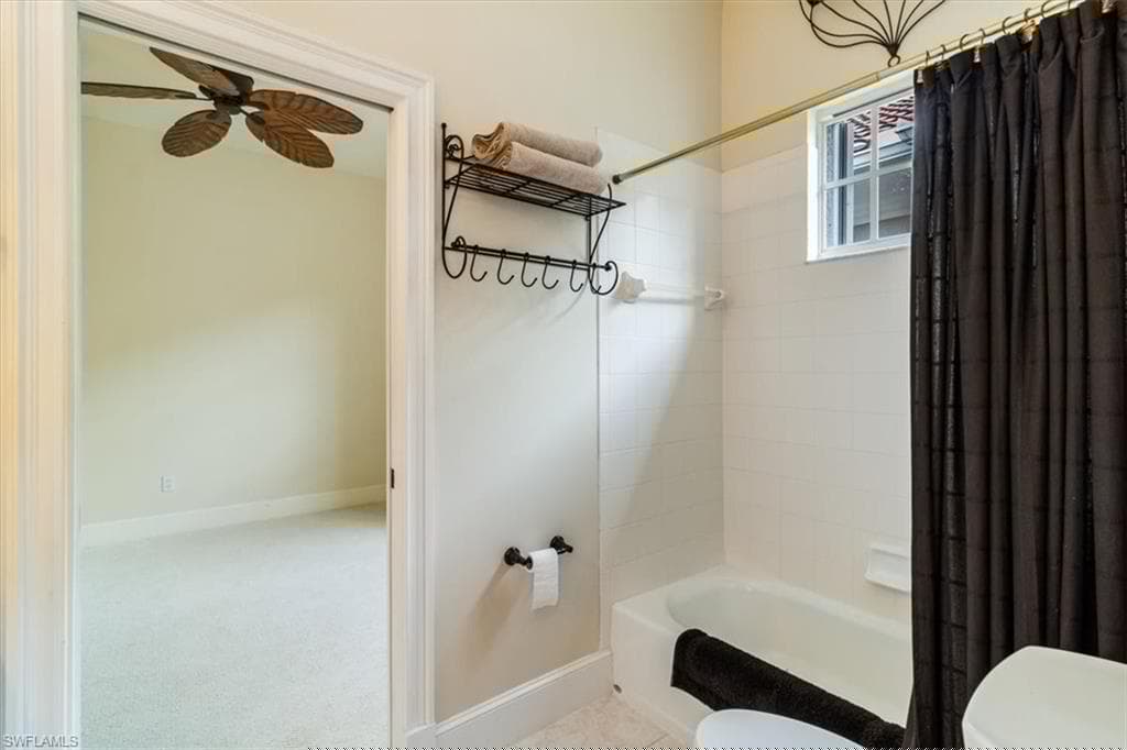 963 Fountain Run, Naples, FL 34119-27