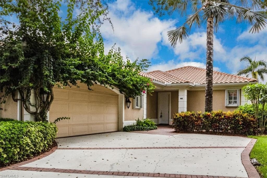 963 Fountain Run, Naples, FL 34119-33