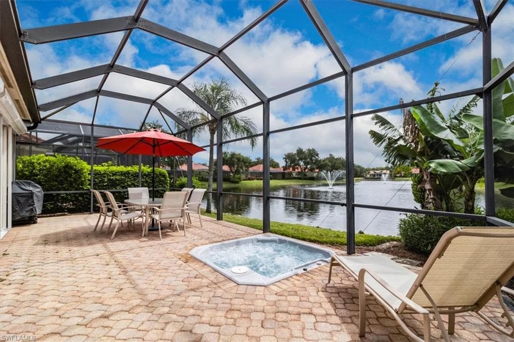 963 Fountain Run, Naples, FL 34119-3