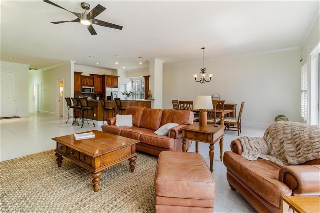 963 Fountain Run, Naples, FL 34119-8