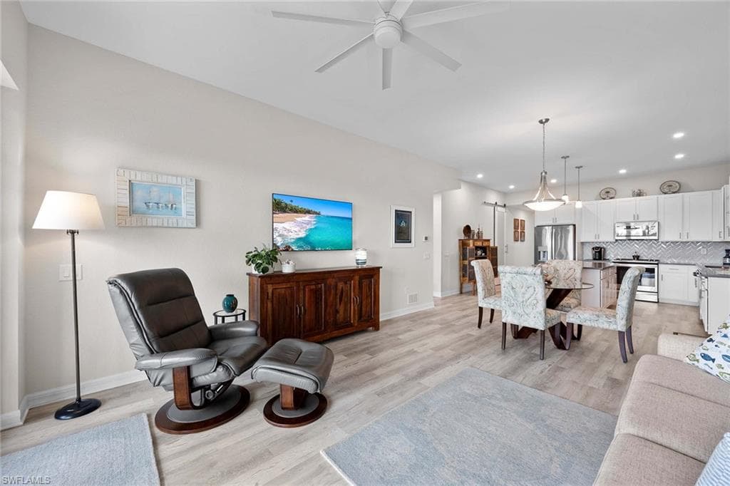 164 Indies Dr E 203, Naples, FL 34114-4