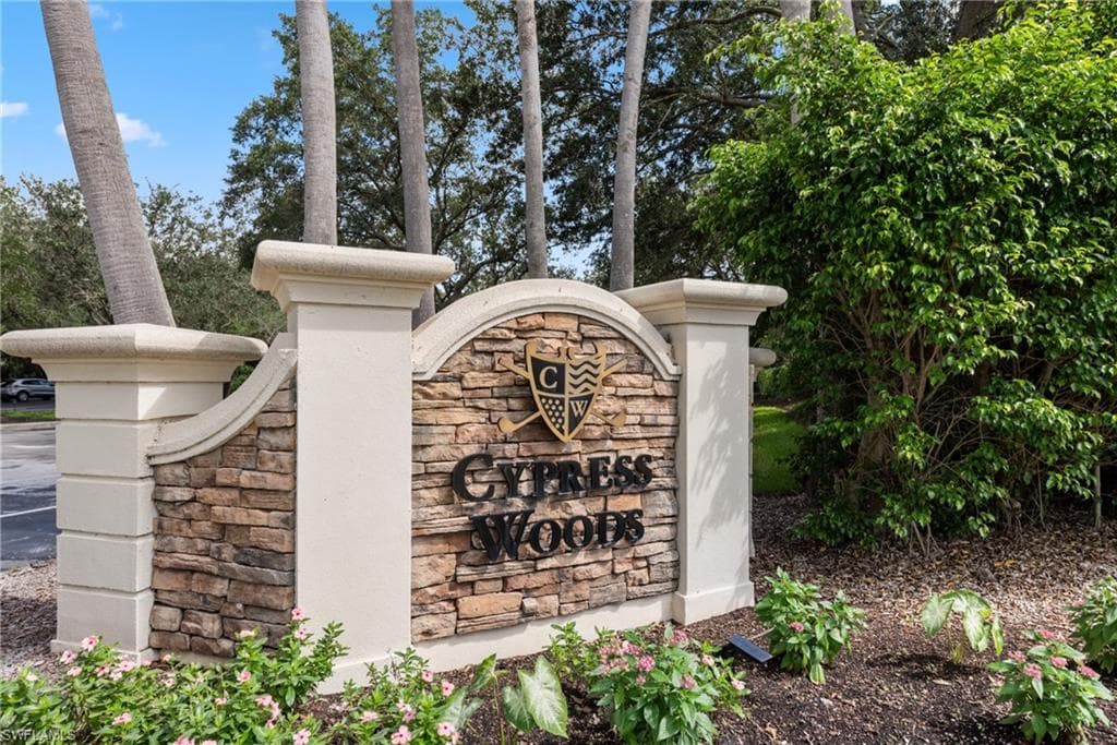 3971 Jasmine Lake Cir, Naples, FL 34119-24