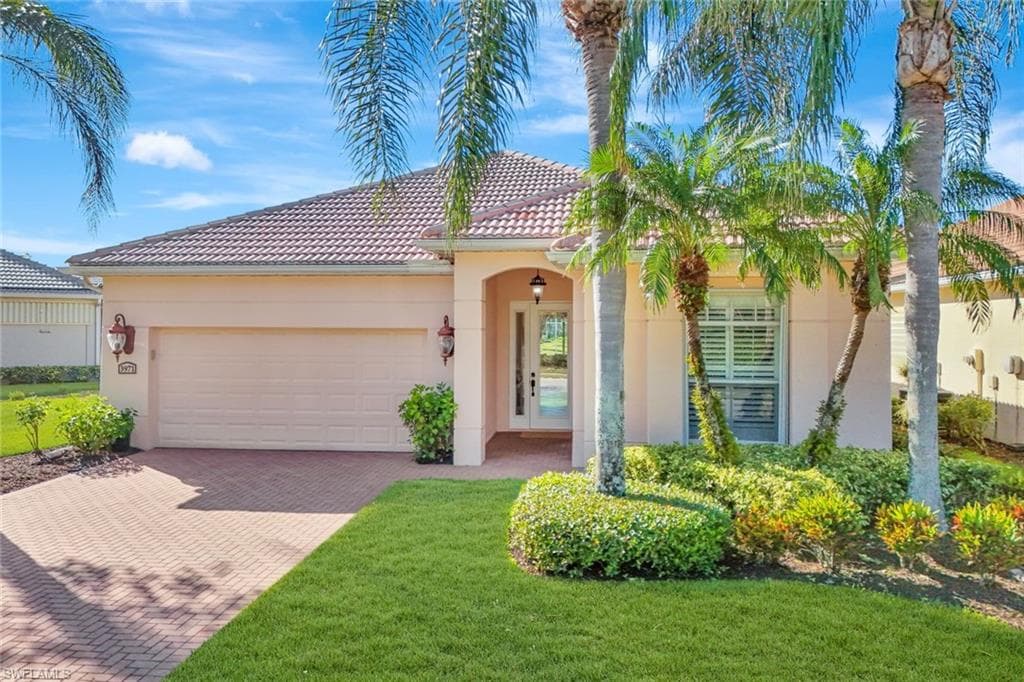 3971 Jasmine Lake Cir, Naples, FL 34119-1