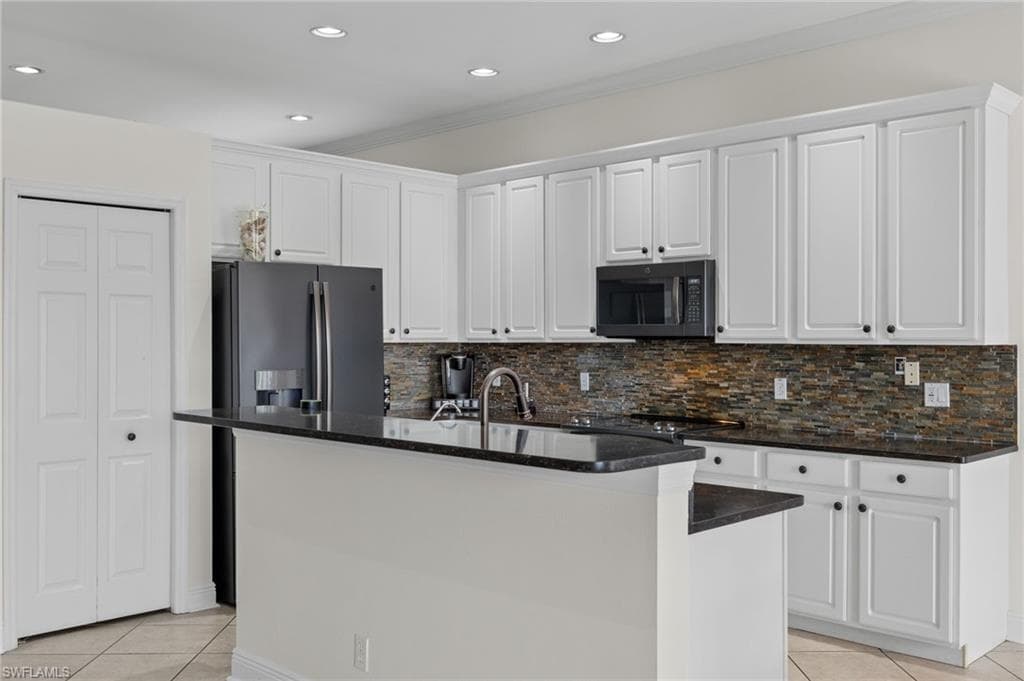 5560 Lago Villaggio Way E, Naples, FL 34104-4