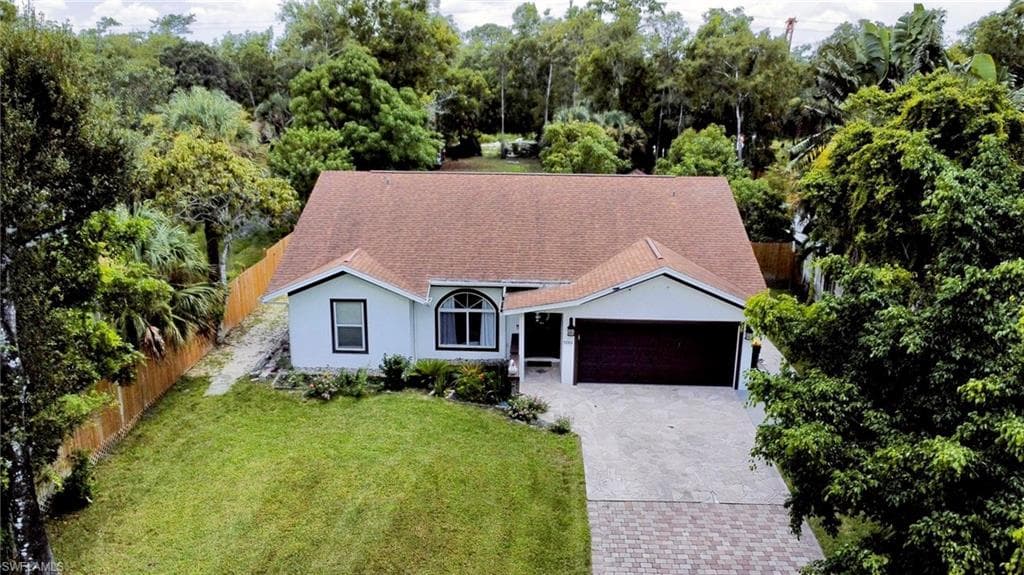 5930 Lancewood Way, Naples, FL 34116-2