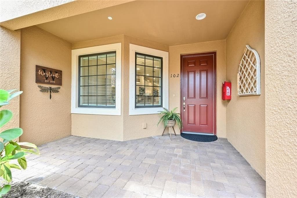 9374 Pocida Ct 102, Naples, FL 34119-18