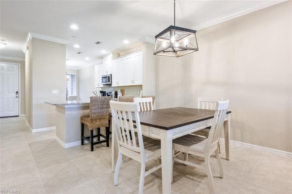 9374 Pocida Ct 102, Naples, FL 34119-8