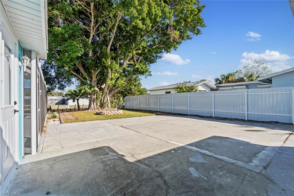 12511 Davis Blvd, Fort Myers, FL 33905-35