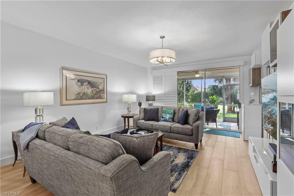 532 Lake Louise Cir 1-103, Naples, FL 34110-4