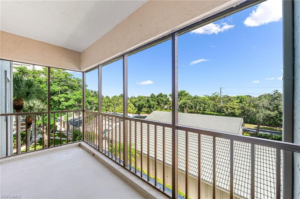 900 Arbor Lake Dr 9-307, Naples, FL 34110-20