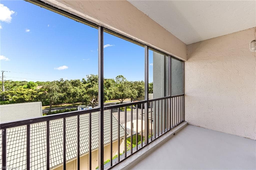 900 Arbor Lake Dr 9-307, Naples, FL 34110-21