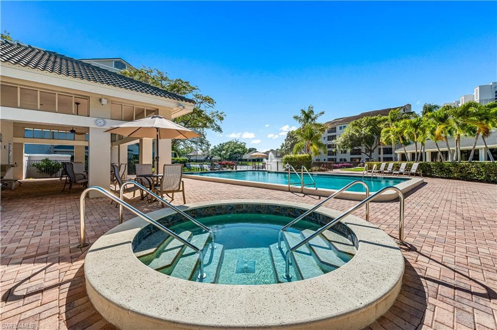 900 Arbor Lake Dr 9-307, Naples, FL 34110-29