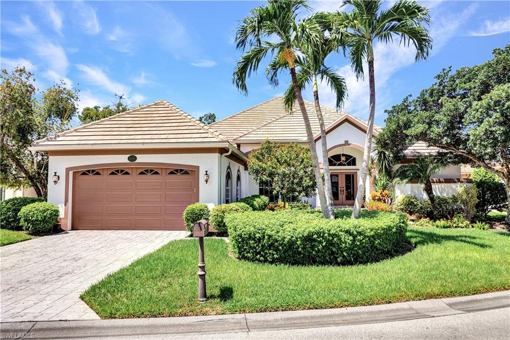 12790 Silverthorn Ct W, Bonita Springs, FL 34135-1