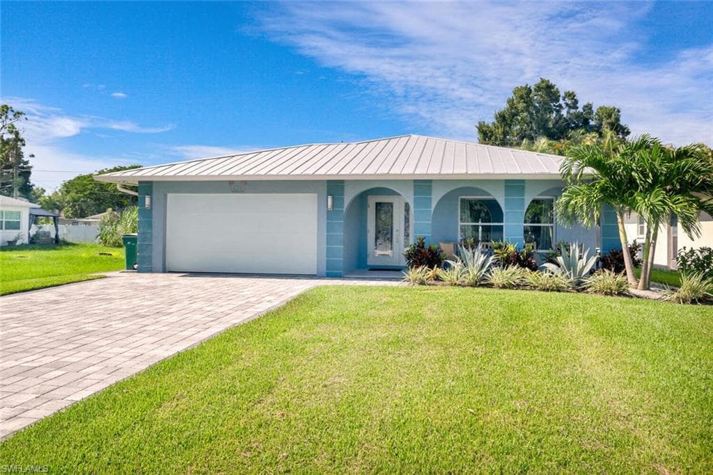 674 103rd Ave N, Naples, FL 34108-2