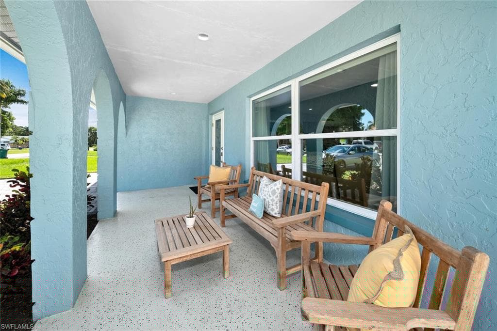 674 103rd Ave N, Naples, FL 34108-3