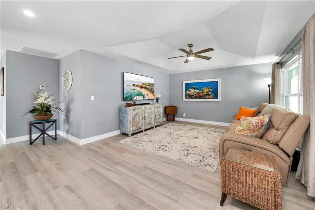 674 103rd Ave N, Naples, FL 34108-4