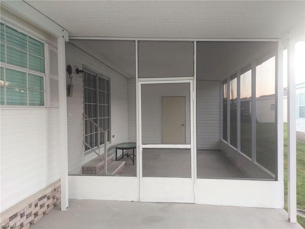 276 Grosbeak Ln, Naples, FL 34114-9