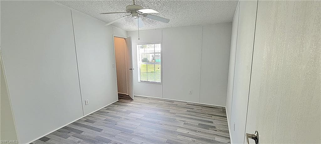 276 Grosbeak Ln, Naples, FL 34114-15