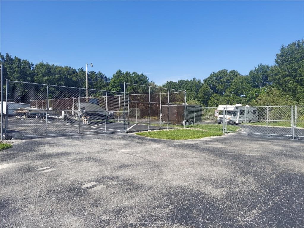 276 Grosbeak Ln, Naples, FL 34114-18