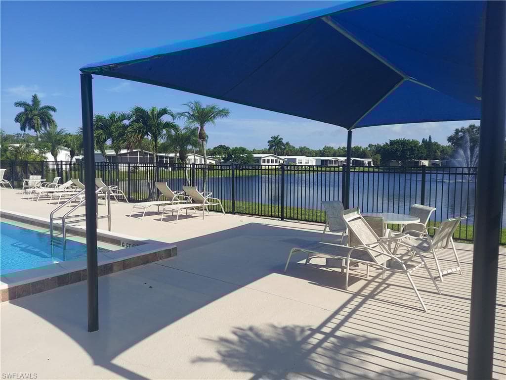 276 Grosbeak Ln, Naples, FL 34114-22