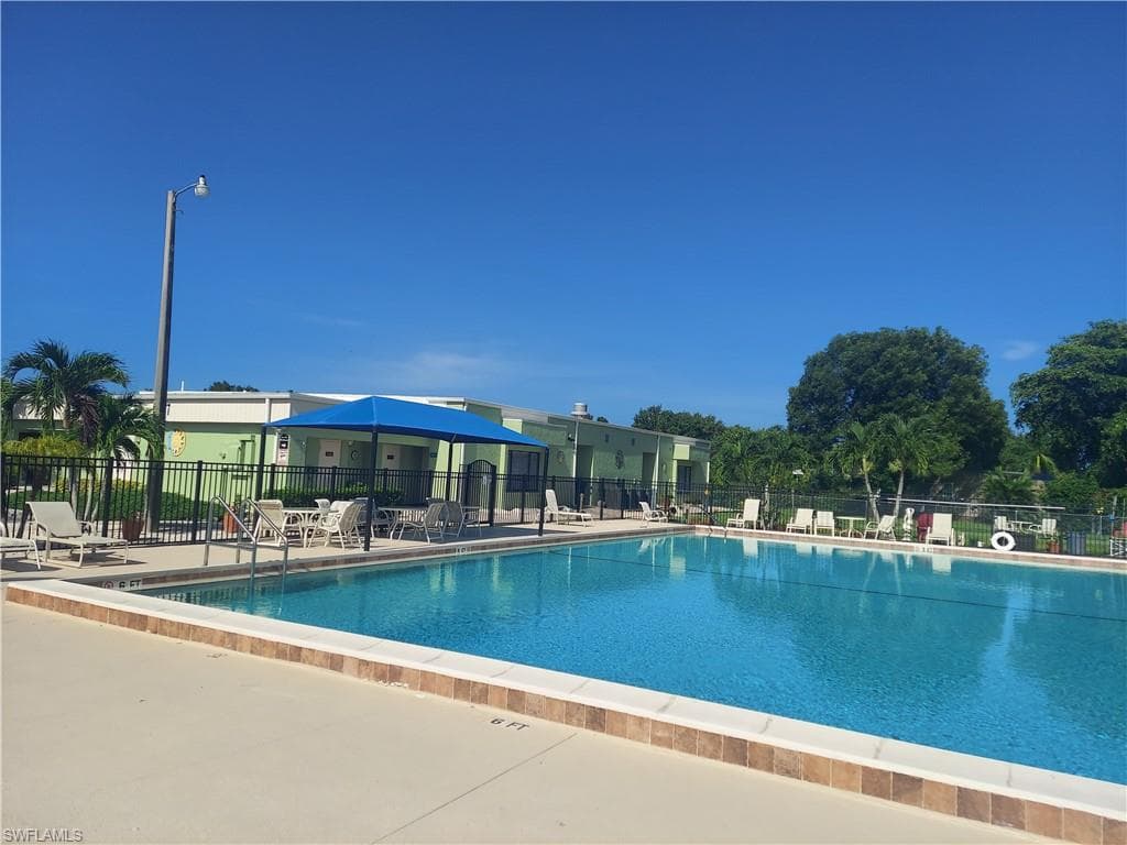 276 Grosbeak Ln, Naples, FL 34114-23
