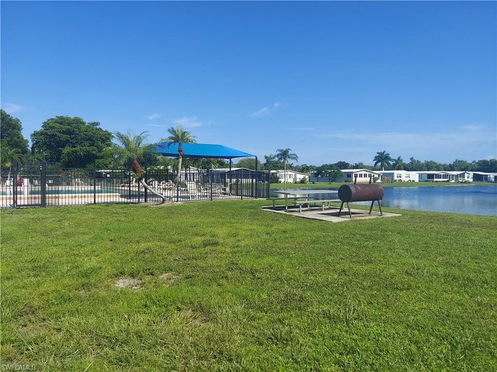 276 Grosbeak Ln, Naples, FL 34114-25