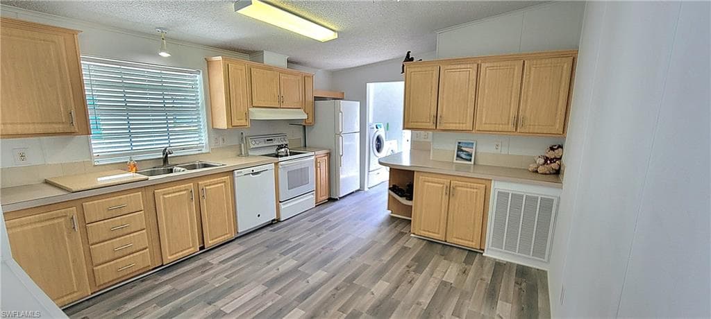 276 Grosbeak Ln, Naples, FL 34114-26