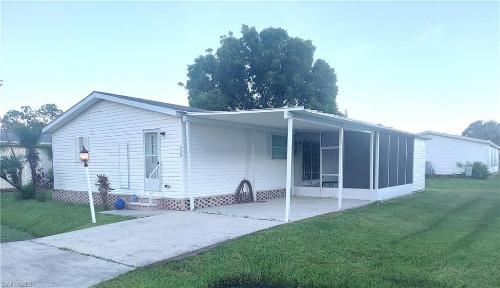 276 Grosbeak Ln, Naples, FL 34114-2