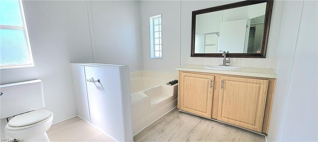 276 Grosbeak Ln, Naples, FL 34114-7