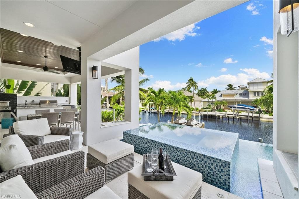 175 Conners Ave, Naples, FL 34108-23