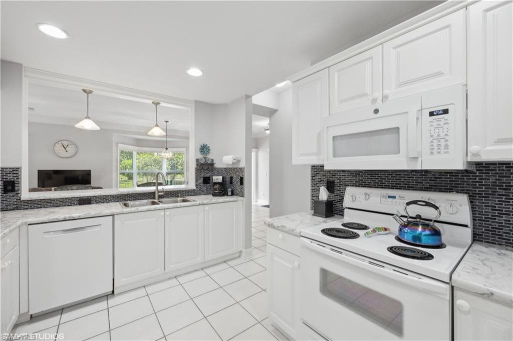 200 Diamond Cir 207, Naples, FL 34110-11