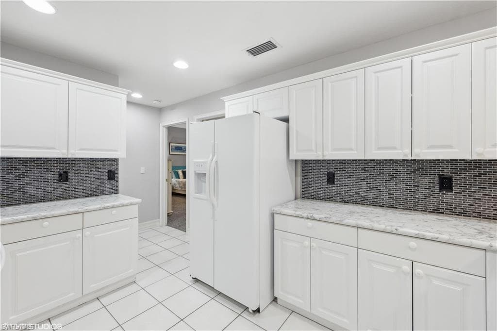 200 Diamond Cir 207, Naples, FL 34110-13