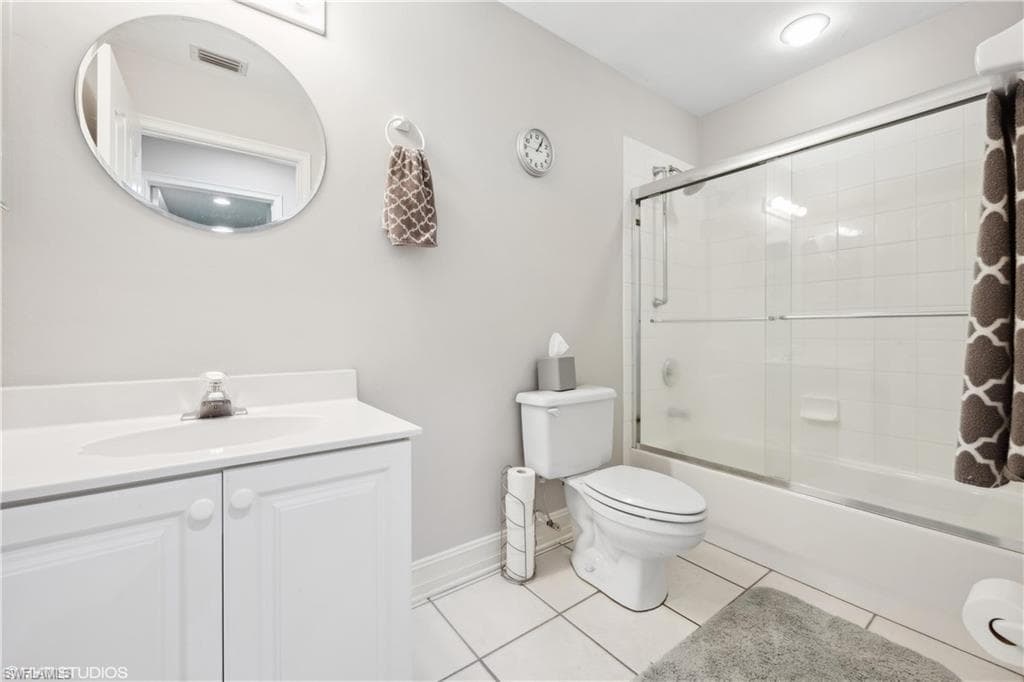 200 Diamond Cir 207, Naples, FL 34110-23