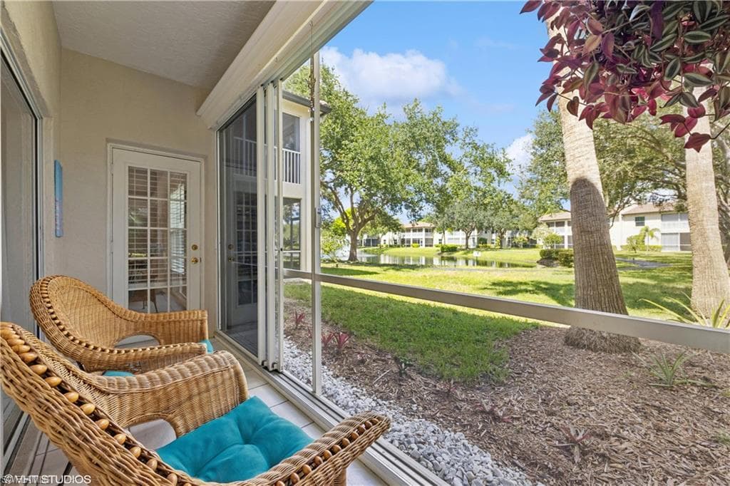 200 Diamond Cir 207, Naples, FL 34110-27