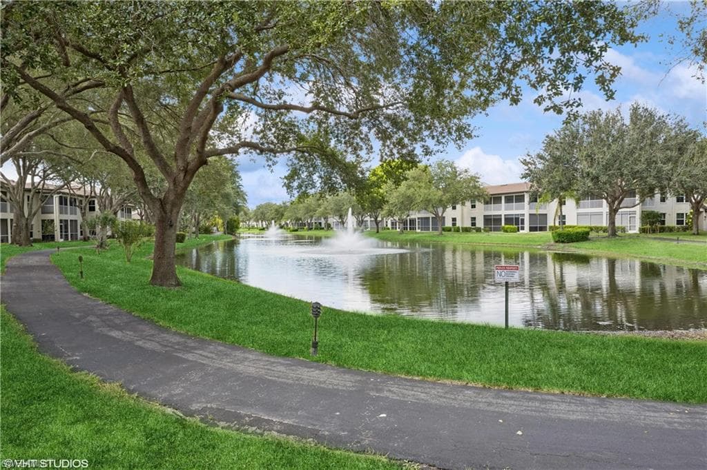 200 Diamond Cir 207, Naples, FL 34110-31
