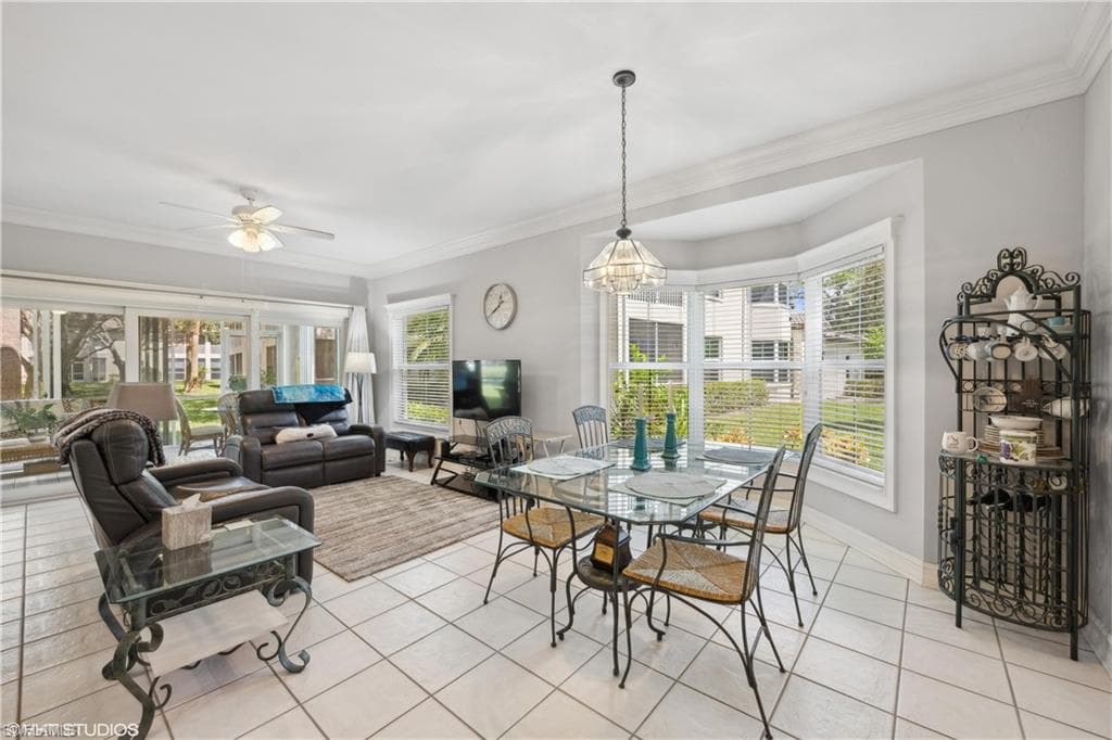 200 Diamond Cir 207, Naples, FL 34110-3