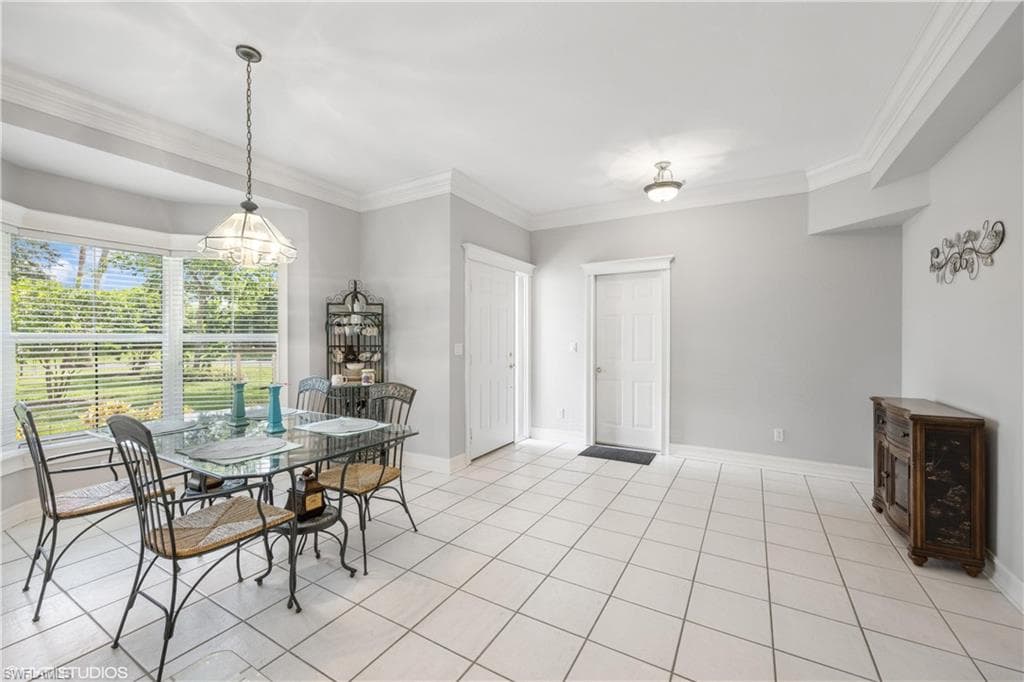 200 Diamond Cir 207, Naples, FL 34110-4