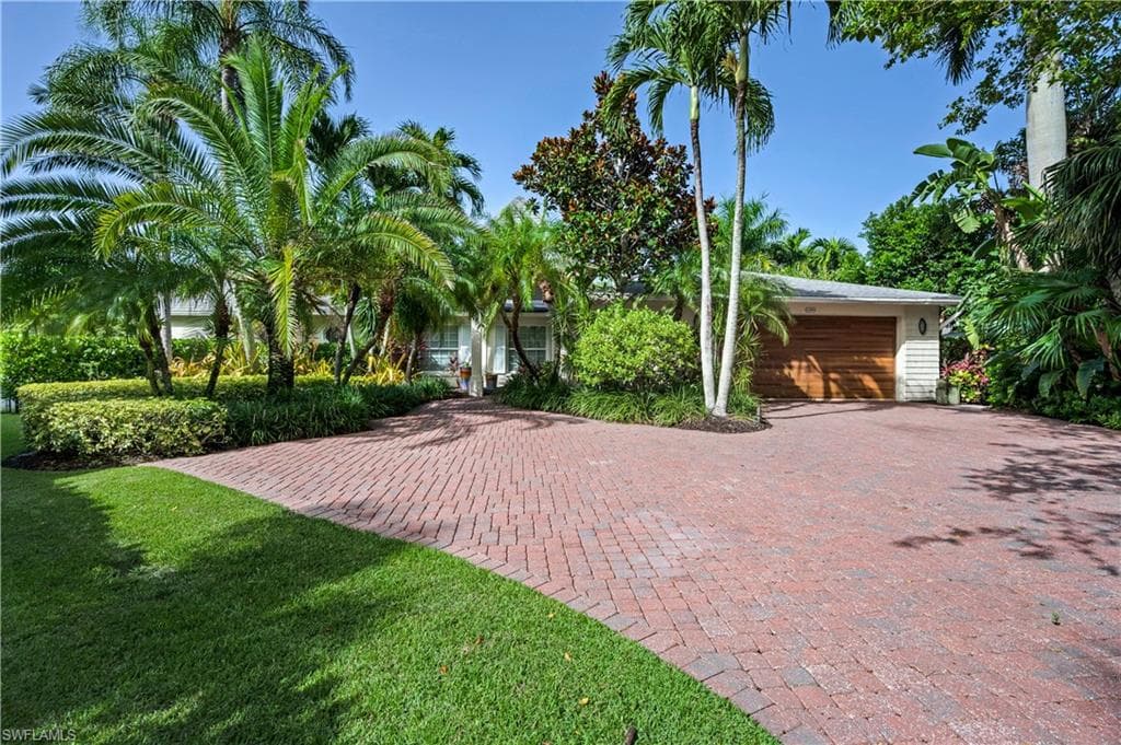 1303 Wahoo Ct, Naples, FL 34102-12