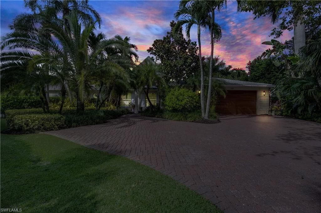 1303 Wahoo Ct, Naples, FL 34102-46