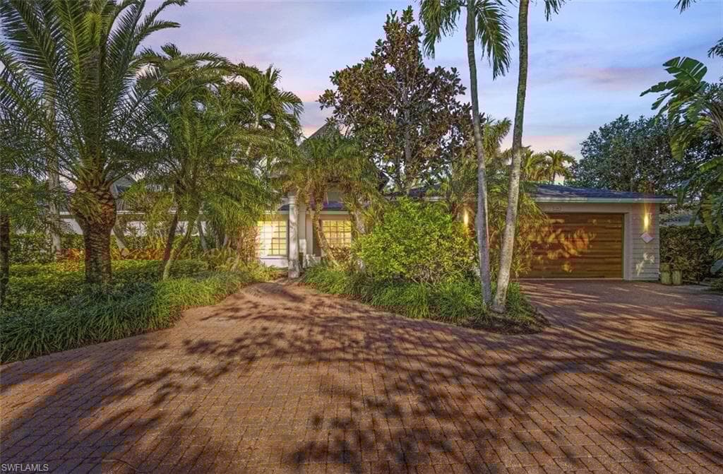 1303 Wahoo Ct, Naples, FL 34102-4