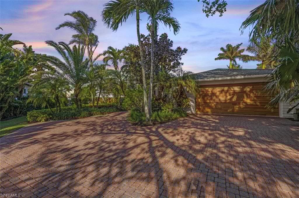 1303 Wahoo Ct, Naples, FL 34102-5
