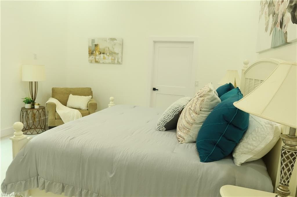181 Briarcliff Ln, Naples, FL 34113-12