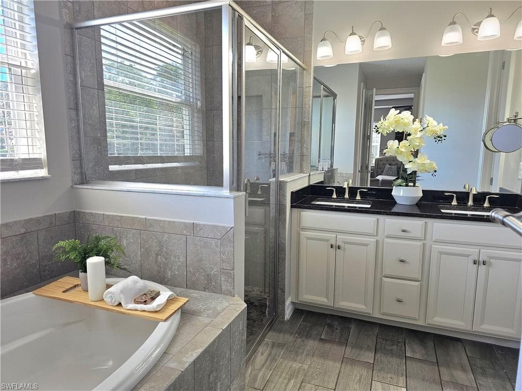14808 Windward Ln, Naples, FL 34114-17
