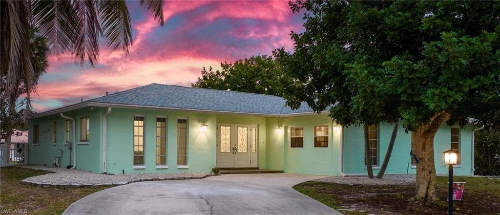 3461 Lakeview Dr, Naples, FL 34112-4