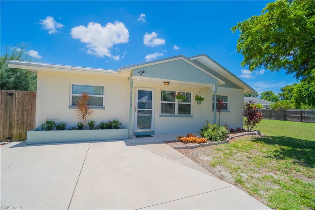 736 104th Ave N, Naples, FL 34108-25