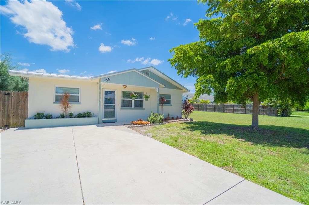 736 104th Ave N, Naples, FL 34108-27
