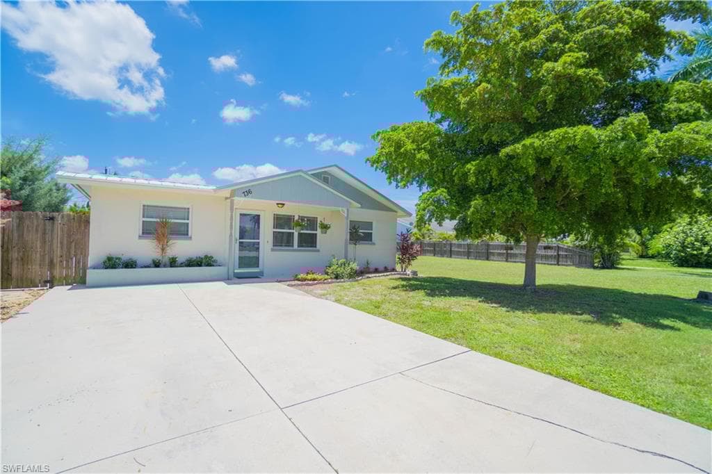 736 104th Ave N, Naples, FL 34108-3