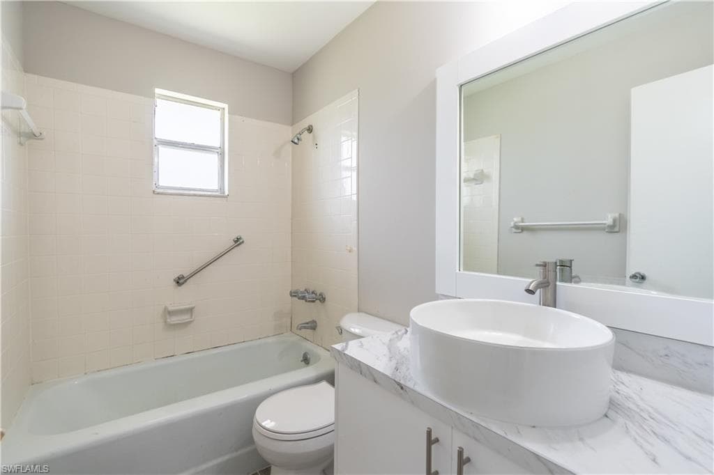 3325 Airport Rd N S8, Naples, FL 34105-4