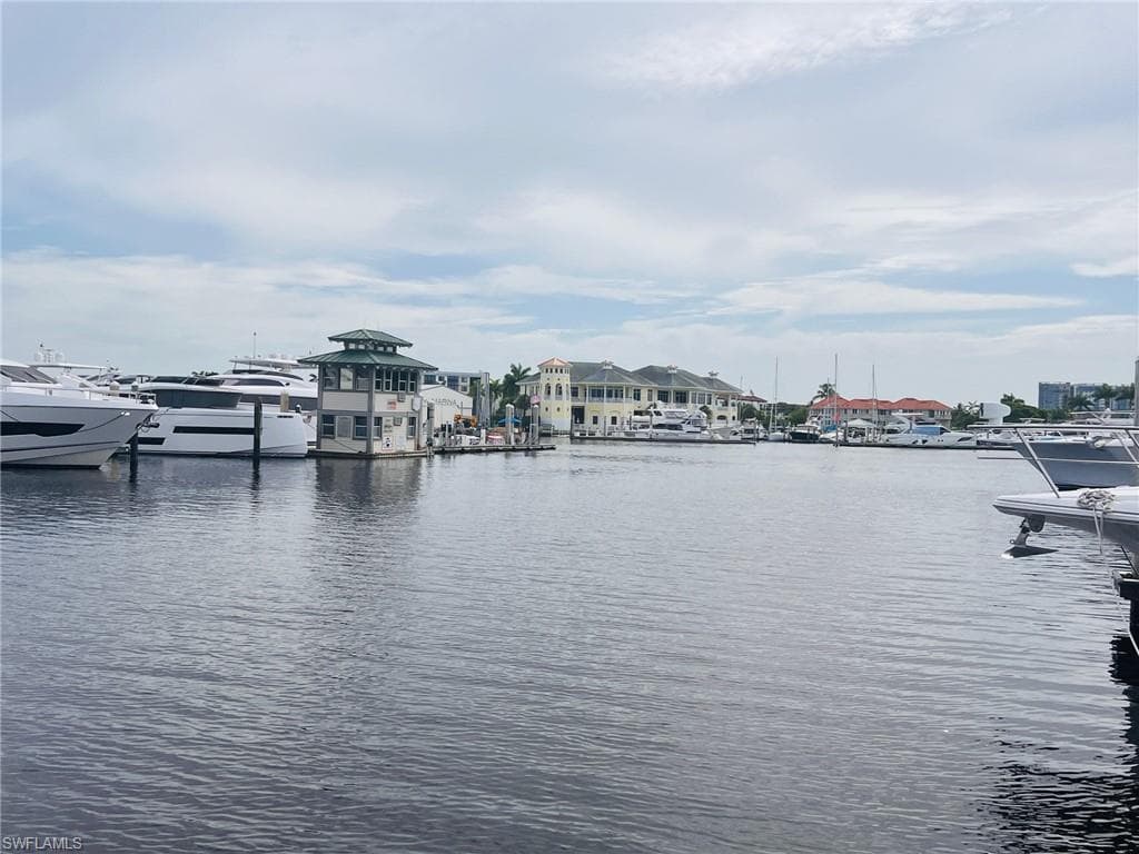 1001 10th Ave S, Naples, FL 34102-8