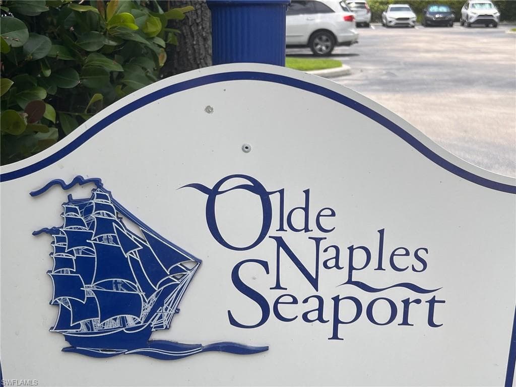 1001 10th Ave S, Naples, FL 34102-1